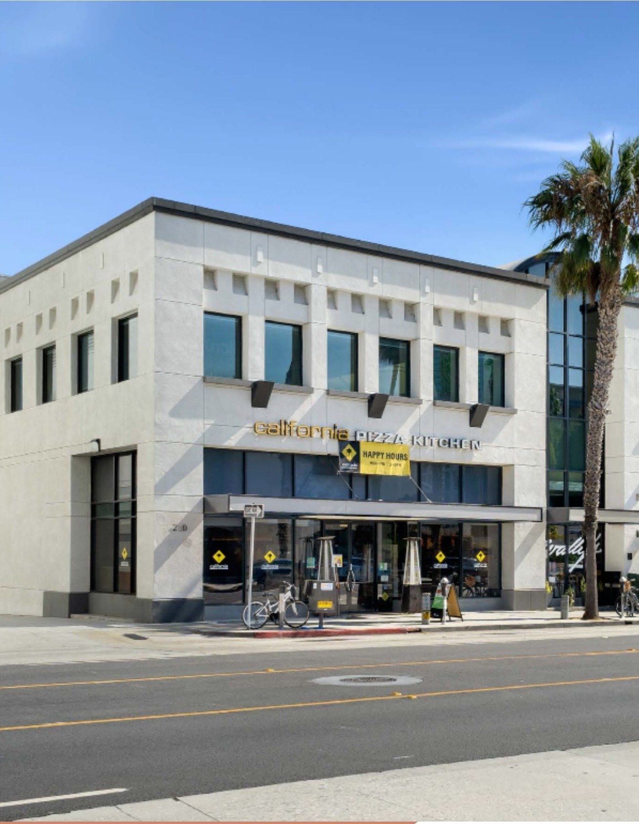 Corner frontage of 210–214 Wilshire Blvd
